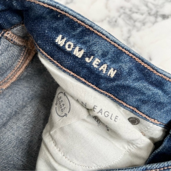 AEO high waisted mom jeans distressed destroyed medium wash size 4 - Picture 7 of 9